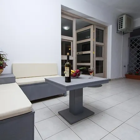 Ben's Homes Apartment