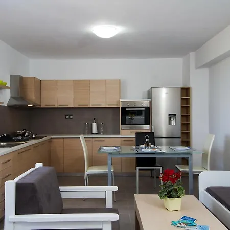 Ben's Homes Apartment *
