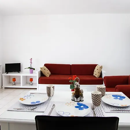 Ben's Homes Apartment